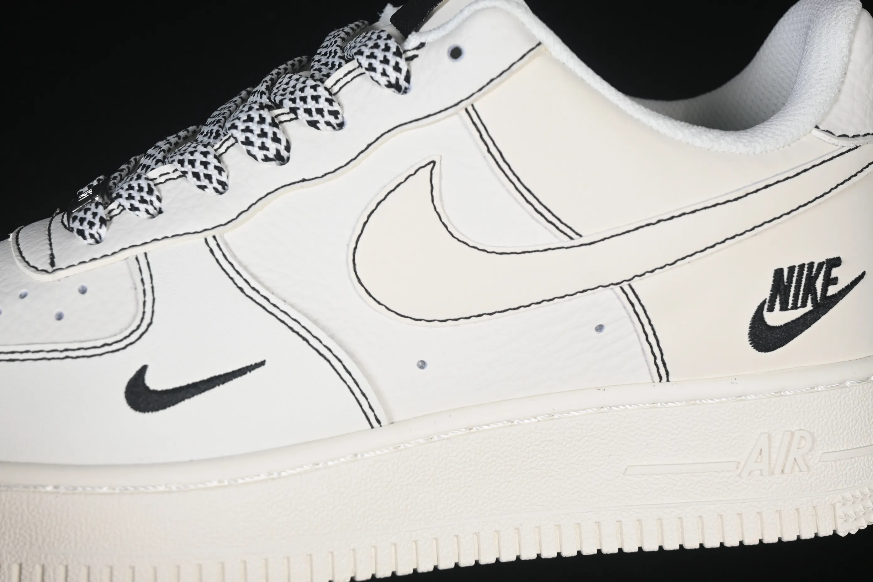 All Categories Nk Air Force 1 Air Force Series Nk Air Force 1 Low Air Force Low Nike Air Force 1'07 Low Beige and Black Line Air Force One Low Casual Shoes CS5288-032